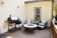 Home Away from Home! Johns Creek, 4Bd, Sleeps 8, Chef's Kitchen, Office, Garage!