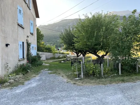 Apartment like a house 4 p 95 m2,3 bedrooms mountain view - outside access