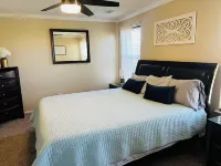 HOT TUB, AC,MOUNTAIN VIEW, OUTDOOR DINING AREA & PET FRIENDLY, EV plug