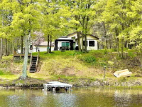 Lakefront! Pine Cone Cottage on Lake McKinley NEW