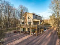 NEW - Luxury Family Retreat - Hot Tub, Game Room Hotels near Hawk Falls