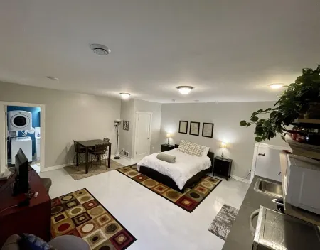 St. Paul Studio Unit - 2 guests