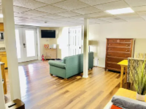 The Franklin Estate - Suite E- Private Apt-KingBed