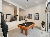 Fully renovated 4bd, 3.5 bath, sleeps 11 Condo (new hot tub, near 4 ski resorts)
