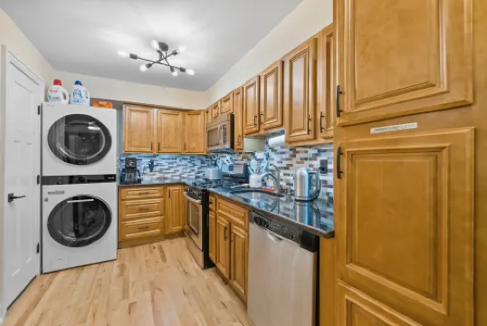 NEW-Free Prkg-2BR/2.5Bath/3 Queen Size Beds-Duplex