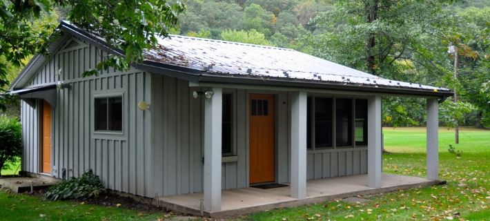 Cozy and relaxing, Modern Creekside, Trailside, Waterfront  Cottage, fiber Wifi ライカミングのホテル