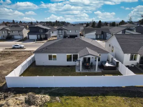 Modern Spacious Family Home w/ Hot Tub & Fire Pit