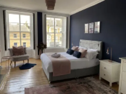 Newly renovated 3-bedroom townhouse in Cupar town centre Hoteles en Cupar