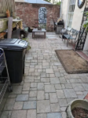 Secluded Cozy Cottage in Historic Downtown