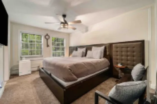 Beautiful 1920s Historic Home with Screened Porch‼️