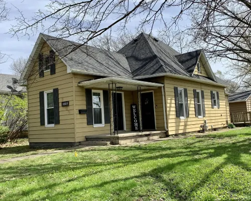 Newly Renovated and Ideally Located Near Campus and Downtown. High speed Wifi Hotels in Cunningham Township