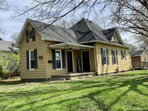 Newly Renovated and Ideally Located Near Campus and Downtown. High speed Wifi Hotels in Urbana