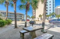 Cozy beachfront condo on the first floor.