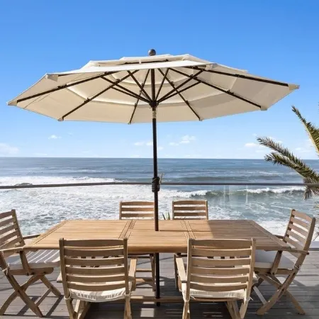 Beachfront Windansea Escape ideal for families