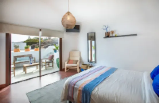 Villa with private Jacuzzi, pool and amazing sea views in a quiet area