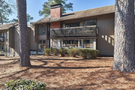 Golf front condo, walk to the Cradle, driving range, 91st hole or pro shop.