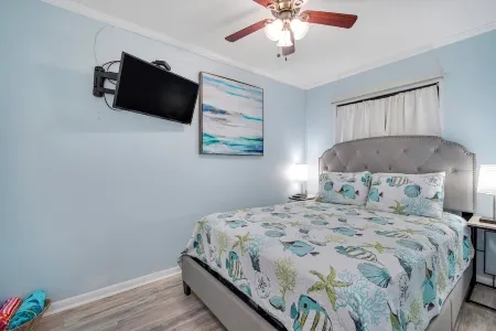 Unwind by the Beach - Savannah/Tybee Отели рядом с достопримечательностью «Cockspur Island Lighthouse»