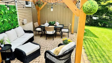 4-bdr house Boalsburg with AC, WiFi, Sauna and Bar 10 min from Beaver Stadium!