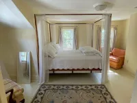 Apartment in historic harbor overlooking the harbor Hotels in Bristol