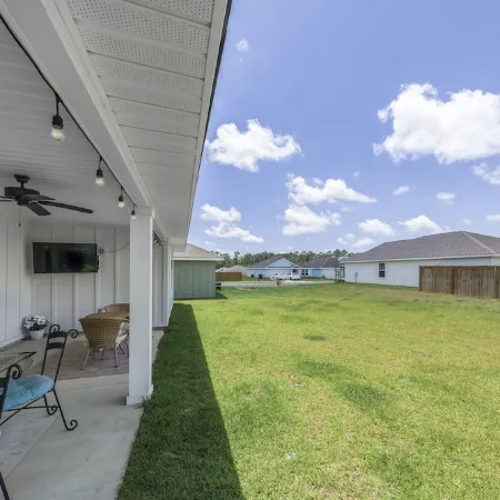 Modern & Cozy ☀ Close to Beach ☀ 4 Bedrooms ☀ 2 Full Baths