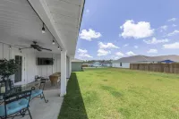 Modern & Cozy ☀ Close to Beach ☀ 4 Bedrooms ☀ 2 Full Baths Hotels in Foley