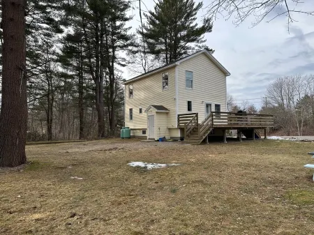 Beautiful Private Home in the Heart of Wells, ME! Only 1.6mi from the beach!