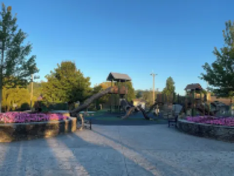 Respite in Royal Oaks Downtown Blowing Rock, by Main St pets ok 2BD 2BA #3521423