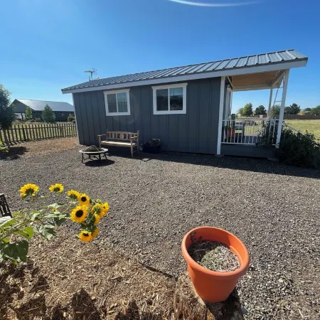 Adorable Tiny house on small farm, fresh eggs and seasonal produce daily .