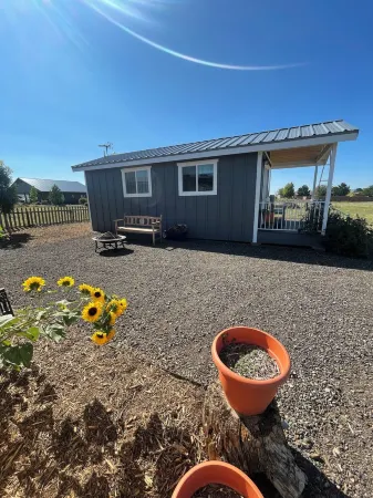 Adorable Tiny house on small farm, fresh eggs and seasonal produce daily .