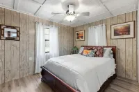 Cozy Bluegill Cottage
