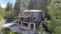 Private custom entertaining home on the hill w view of valley & river 펜넬 크릭 트레일 헤드 주변 호텔