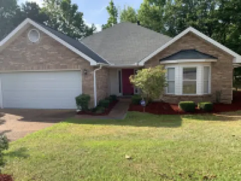 Updated Home on Creek *3 King Beds* 4 mi to UA