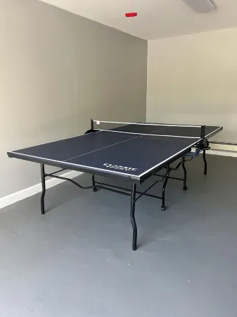 Cozy Hamptons get away, pool, minutes from beaches, shops, restaurants and more! Отели рядом с достопримечательностью «Drift Inn»