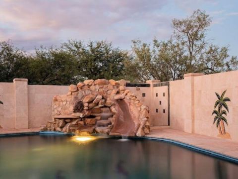 West side, heated pool (with fee), family house!