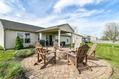 NEW! Stylish Ranch near Grand Park/ Westfield w/ all the Extras! Sleeps 10! Hotels near D26