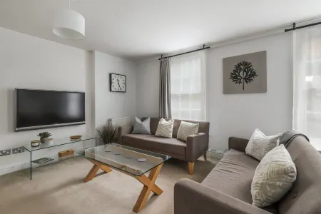 Beautiful apartment in the centre of Winchester with parking!