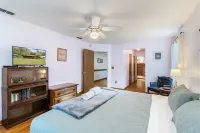 End of the Rainbow Retreat!3-Bed Home on Rainbow River: Kayaks, Games, and more!