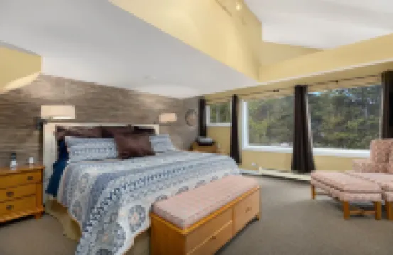 Keystone Ski Resort w/ Free Shuttle, Pet Friendly, Private Hot Tub, Pool Access!