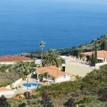 TENERIFE-CANARIAS-HOUSE - POOL-WITH-SALT-WATER-LARGE-GARDEN.