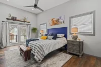Lambeau Legends I - Brand new 4 bedroom, 2.5 bath 0.3 miles to Lambeau Field!