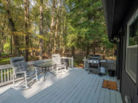 Cozy 2-bedroom cabin located in the heart of the Poconos!