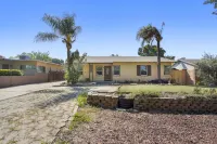 Pool - Game Room - FirePit - Free Parking - Sleeps 12 - Riverside Summer Getaway - Homestays