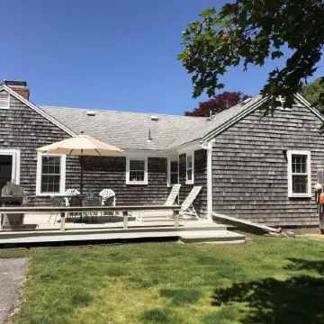 Private Beach on Nantucket Sound - Walk to Beach, Town, Harbor!