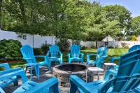 Immaculate 4 Bedroom / 2 Bath (less than .5 miles to the beach) w/Central AC Hotels in Yarmouth