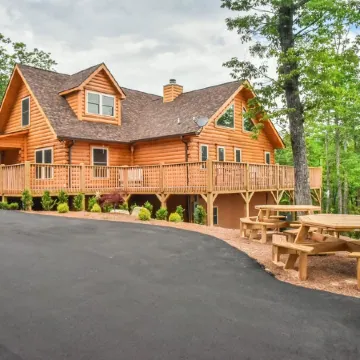 #1 VIEWS BLACK-MT.- LUX LOG ESTATE. / HOT TUB / GAME ROOM / PET FRIENDLY / GATED