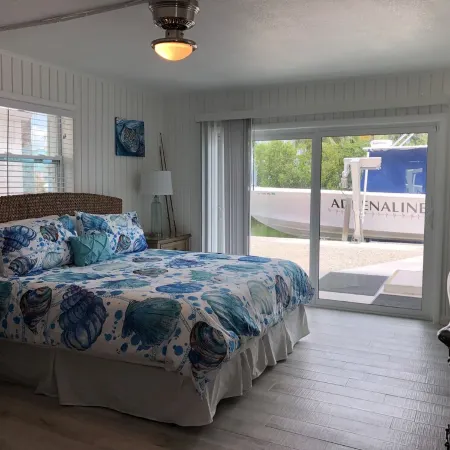 Coconut Sunsets Open Water Views, Ice, Pool, Spa 100 ft dockage, Putting Green