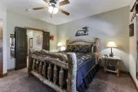 Elite Escape-2 POOLS, Splash Pad, PoolTable, Hot Tub, Patio w/Fire Pit+Fireplace