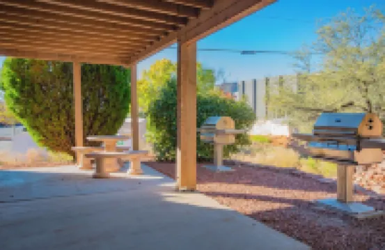 Adventure Loft: Near Trails, Pool and Golf