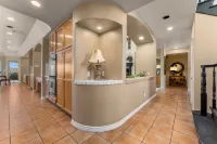 Waterfront Lakeside Mansion Great for Large Families, Retreat, and Events - Wifi