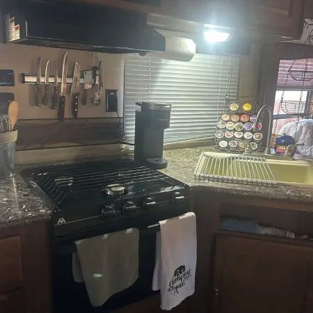 Quiet Glamper on the Lake – Extended Stays Welcome